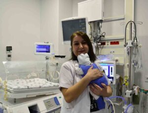 Sokakta bulunan bebek sağlığına kavuştu