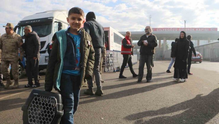 Suriyeli Ahmet kedisi ’Esmer’ ile memleket yolunda