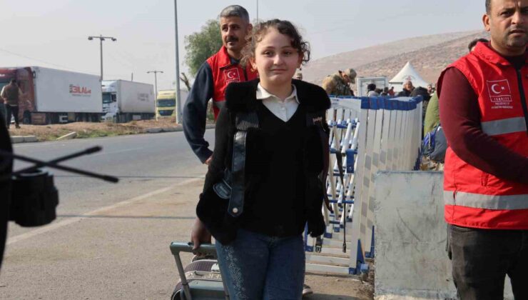 Suriyeliler Cilvegözü’nden ülkelerine heyecanla dönüyor