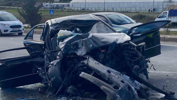 Tırla çarpışan otomobil hurdaya döndü: 3 yaralı