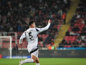 Trendyol Süper Lig: Hatayspor: 1 – Beşiktaş: 1 (İlk yarı)