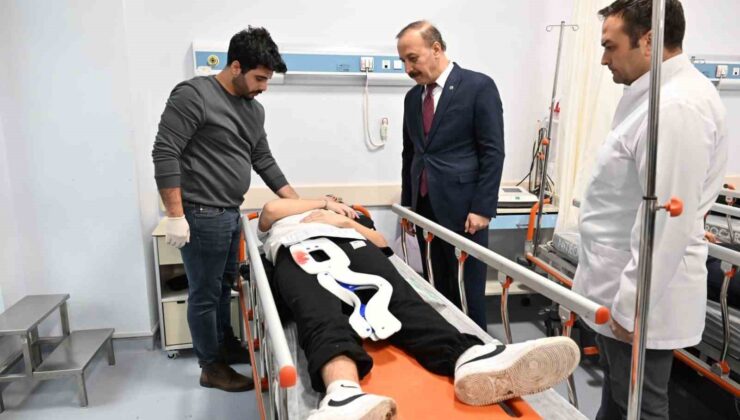Vali Erin, otobüs kazasında yaralanan vatandaşları hastanede ziyaret etti