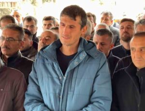 Yürek burkan görüntü: Zehirlenerek ölen anne ve 3 evladı yan yana defnedildi