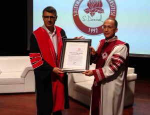 Yusuf Dikeç’e, Süleyman Demirel Üniversitesi’nden fahri doktora payesi