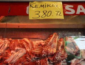 Adana’da kasap ve vatandaşlardan fahiş fiyatla et satanlara tepki