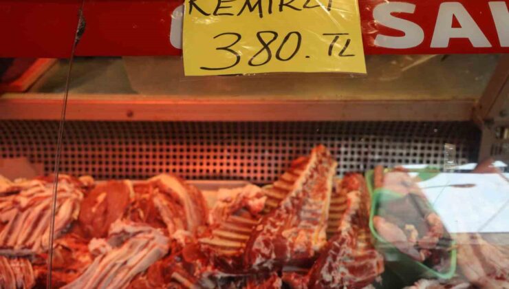 Adana’da kasap ve vatandaşlardan fahiş fiyatla et satanlara tepki