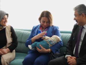 “Aile Yılı”nda çocuk desteği alan ailenin ilk misafiri Vali Yılmaz oldu