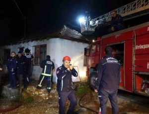 Antalya’da gecekonduda korkutan yangın