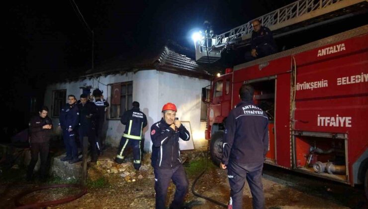 Antalya’da gecekonduda korkutan yangın