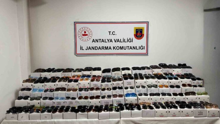 Antalya’da kaçak güneş gözlüğü operasyonu