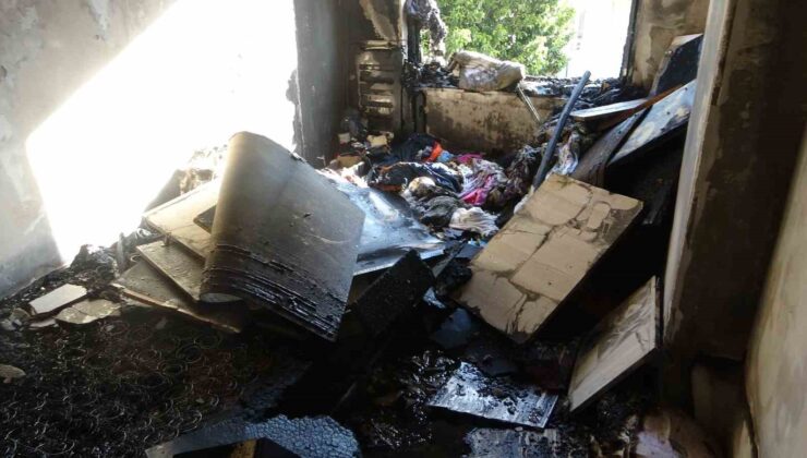 Antalya’da yanan ev kullanılamaz hale geldi