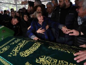 Bolu’daki otel yangınında ölen Adanalı Doğan ailesi yan yana toprağa verildi