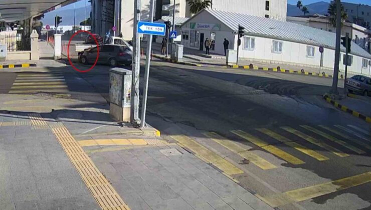 Çarpışma sonrası alev alan otomobildeki vatandaşların yaşadığı panik kamerada