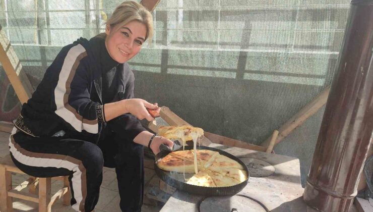 Deprem sonrası odun ateşinde pişirdiği kömbe geçim kaynağı oldu