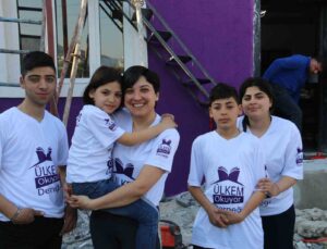 Depremde annelerini kaybeden 4 kardeş sıcak yuvalarına kavuştu