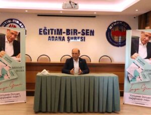 Eğitim-Bir-Sen Adana Şubesi eski başkanı yazdığı kitabını sendika binasında imza günü etkinliği yaptı