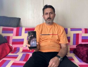 Enkaz altında yaşadığı diyalogla depremin acısını unutturan Ahmet ağabey, asrın felaketinin üzerinden yıllar geçse de söyledikleriyle gülümsetiyor