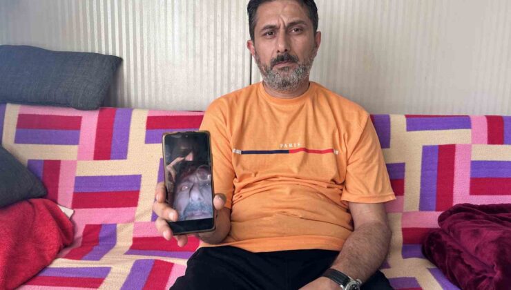 Enkaz altında yaşadığı diyalogla depremin acısını unutturan Ahmet ağabey, asrın felaketinin üzerinden yıllar geçse de söyledikleriyle gülümsetiyor