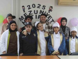Hayallerindeki mesleklerle ilgili kıyafetler giyip diplomayı meslek sahiplerinden aldılar