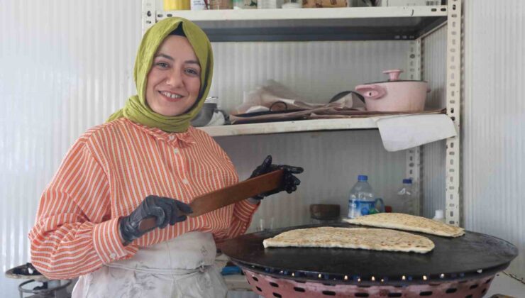 Hayallerine çadırda gözleme yapıp satarak başlayan depremzede kız kardeşler, hayat mücadelesini birlikte sürdürüyor