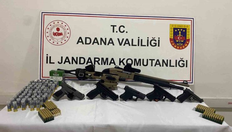 Jandarma bir araçta 6 silah ele geçirdi