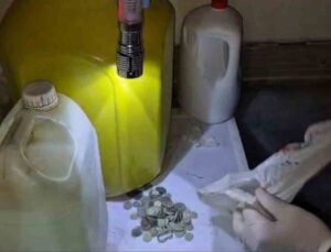 Jandarmanın eve yaptığı operasyonda çok sayıda tarihi eser ele geçirildi