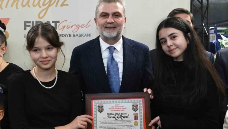 Kahramanmaraş’ta şehit çocuklarının karne sevincine ortak olundu
