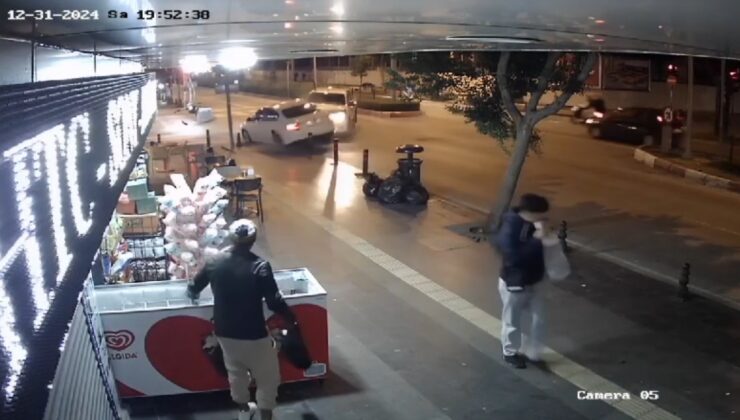 Kamyonetin çarptığı otomobili iş yerine girmekten demir dubalar kurtardı