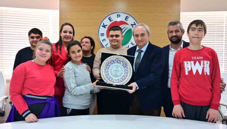Kocagöz’den özel çocuklara: “Her zaman emrinizdeyim”