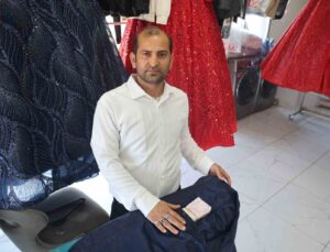 Kuru temizlemeci yıkadığı ceketin cebinden desteyle para buldu