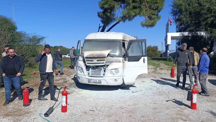 Manavgat’ta otel servis minibüsü yandı