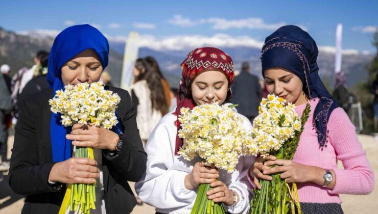 Mersin’de 3. Nergis Şenliği düzenlendi