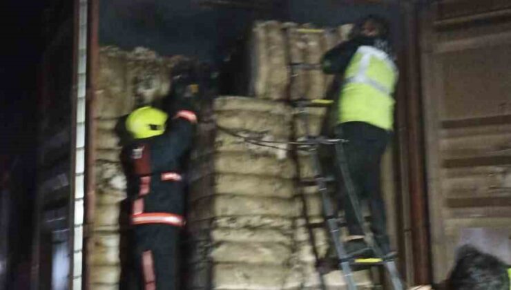 Mersin’de pamuk yüklü tırda yangın