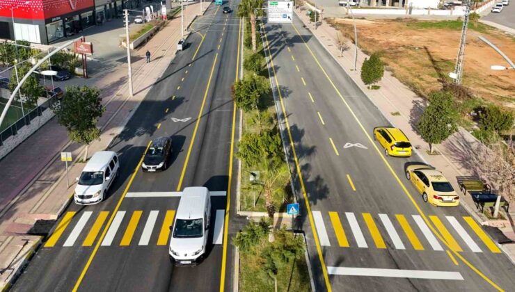 Mersin’de yol yenileme çalışmaları sürüyor