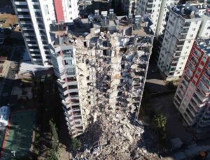 Mete Apartmanı’nda oğlunu kaybeden anne mahkemede gözyaşlarına boğuldu: “Suçlu ölen oğlum mu?”