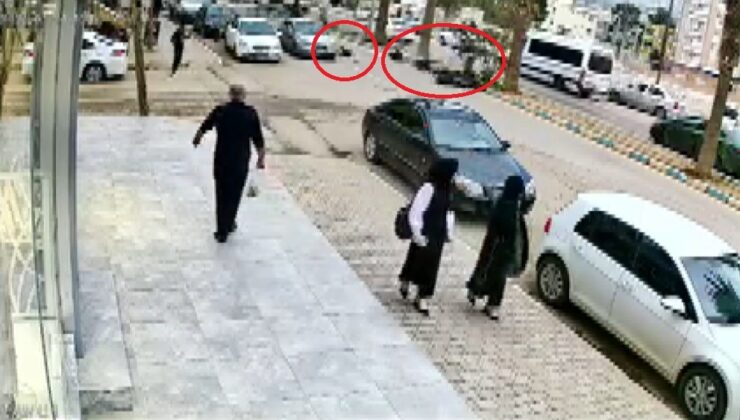 Motosiklet sürücüsü yayaya çarptı: O anlar kamerada
