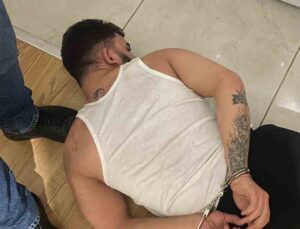 “Plakalara iyi bakın belki bulursunuz” paylaşımı yapan cezaevi firarisini Adana polisi yakaladı