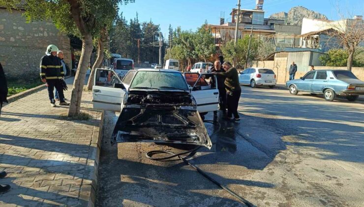 Seyir halindeki otomobil alev aldı