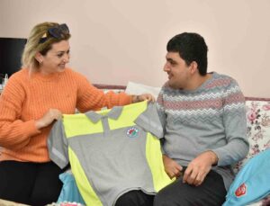 Tek hayali olan park bahçeler görevlisi kıyafetlerine kavuştu, dünyalar onun oldu