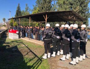 Trafik kazasında ölen polis memuru toprağa verildi