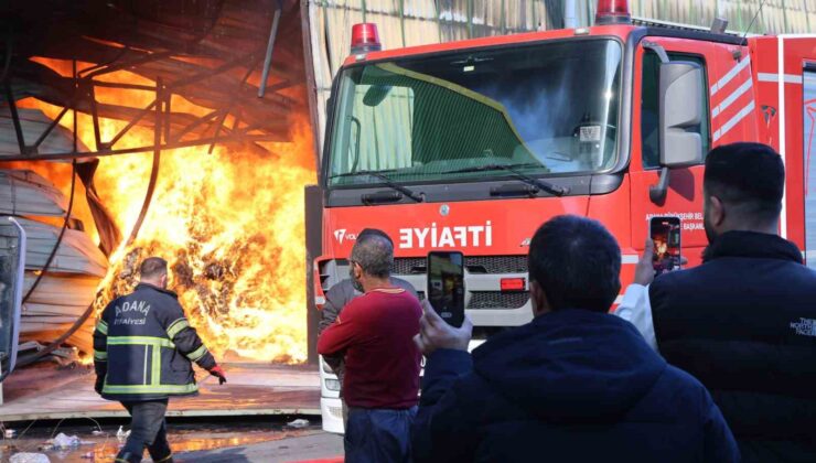 Yangında canlarını hiçe sayıp, sosyal medyadan yayın yaptılar