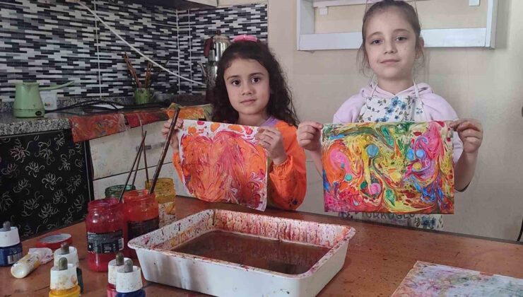 6 yaşında Ebru sanatına başladı