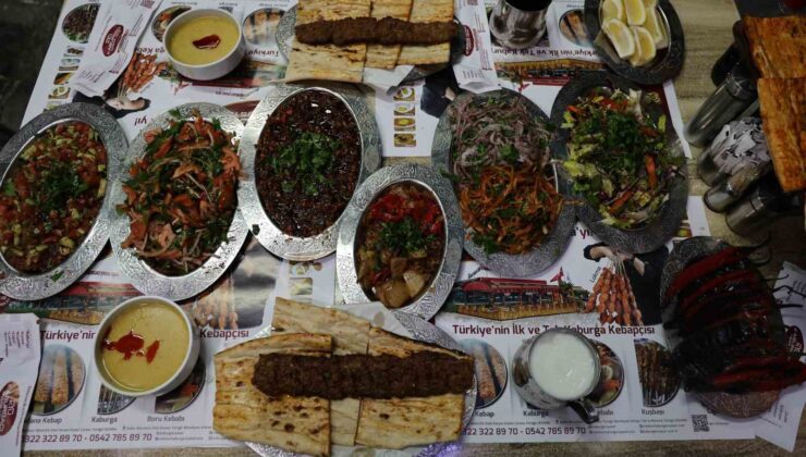 Adana Kebap, iftarda hem gözü hem de mideyi doyuracak