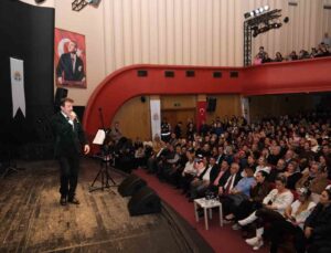 Adanalı merhum sanatçı Ferdi Tayfur, Büyükşehir’in düzenlediği gecede anıldı