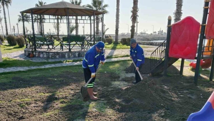 Akdeniz’de park ve yeşil alanlar bakımdan geçiriliyor