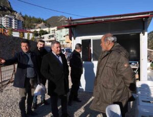 Akli dengesini kaybedip sokaklarda yaşayan Gürbüz amca için ilçe seferber oldu