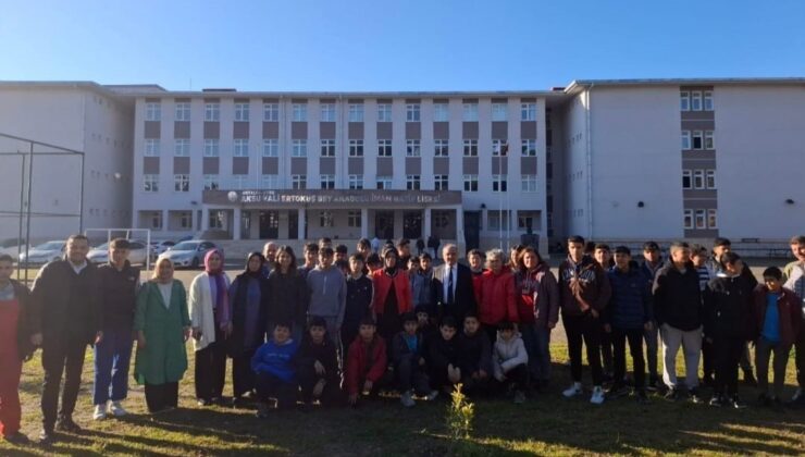 Aksu’da öğrenciler zeytin fidanı dikti
