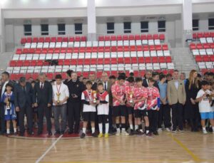 Aksu’da Okul Sporları Futsal Turnuvası sona erdi