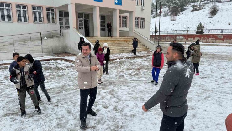 Aladağ’da kar yağışı nedeniyle eğitime bir gün ara verildi