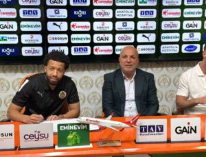 Alanyaspor’da toplu imza töreni